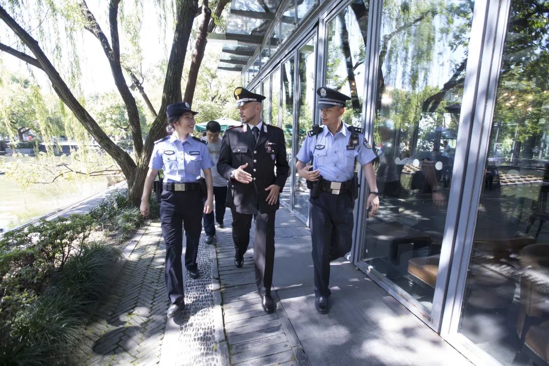 2018年7月18日，意大利警察與中國警察在西湖執行聯合巡邏任務 圖自東方IC