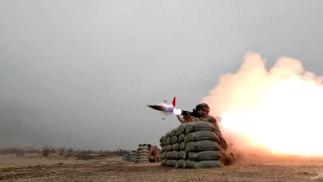 塞北山麓多火器实弹射击