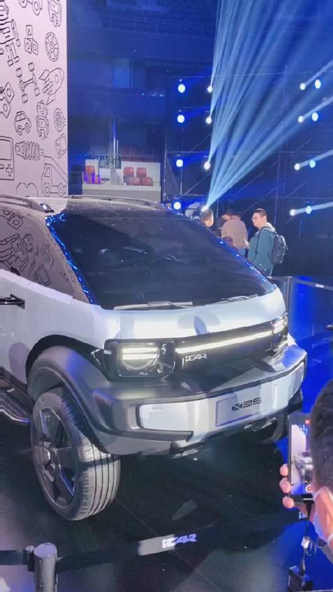 iCAR今天发布最具特色的车型X25，一款像是火星车的MPV电动越野车…