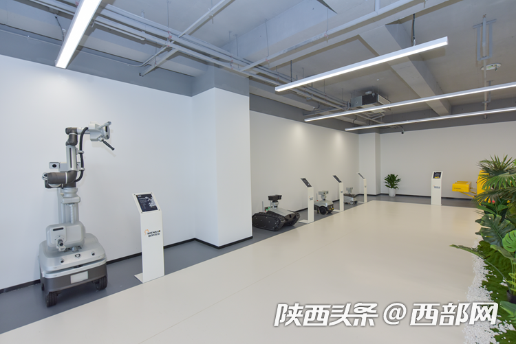申昊科技研发的各类型巡检机器人