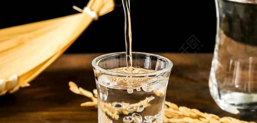 千里江山酒除了滋味深厚,包装以千里江山图为灵感之源,不愧是经典之作,有一份高华气质。