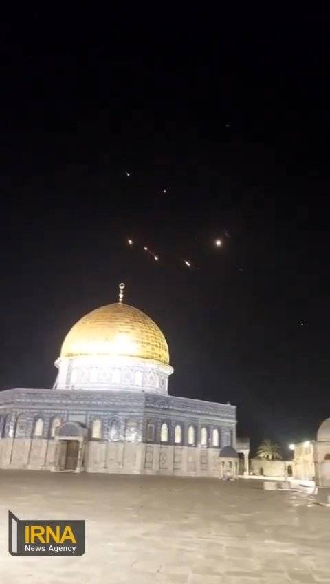 以色列防空系统在耶路撒冷阿克萨清真寺上空拍摄的镜头