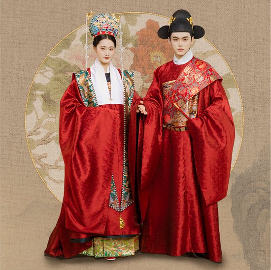     明代婚服。北京服裝學院供圖