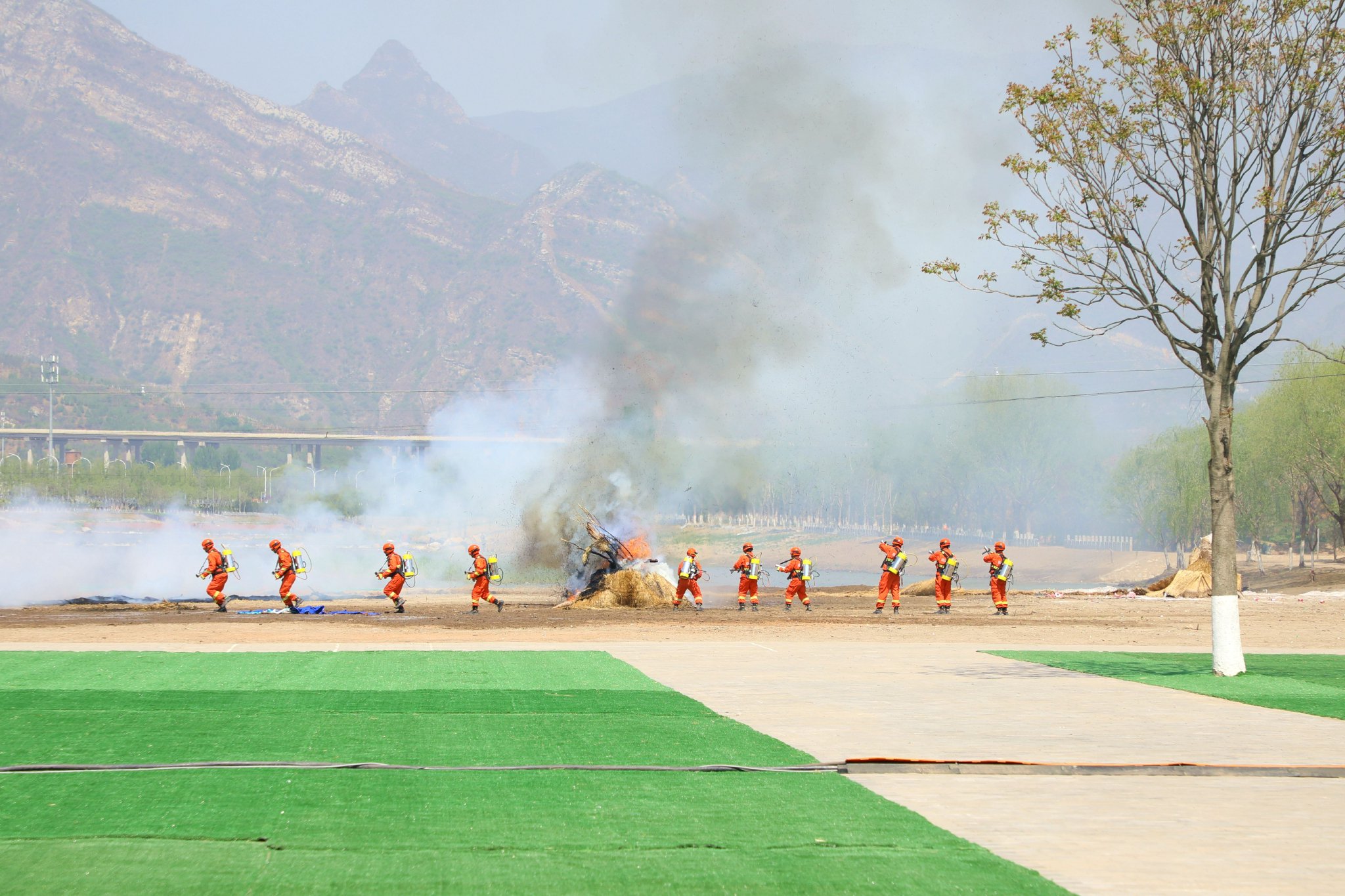 活動當天，門頭溝區京浪島公園舉行了火災撲救演練。門頭溝區委宣傳部供圖