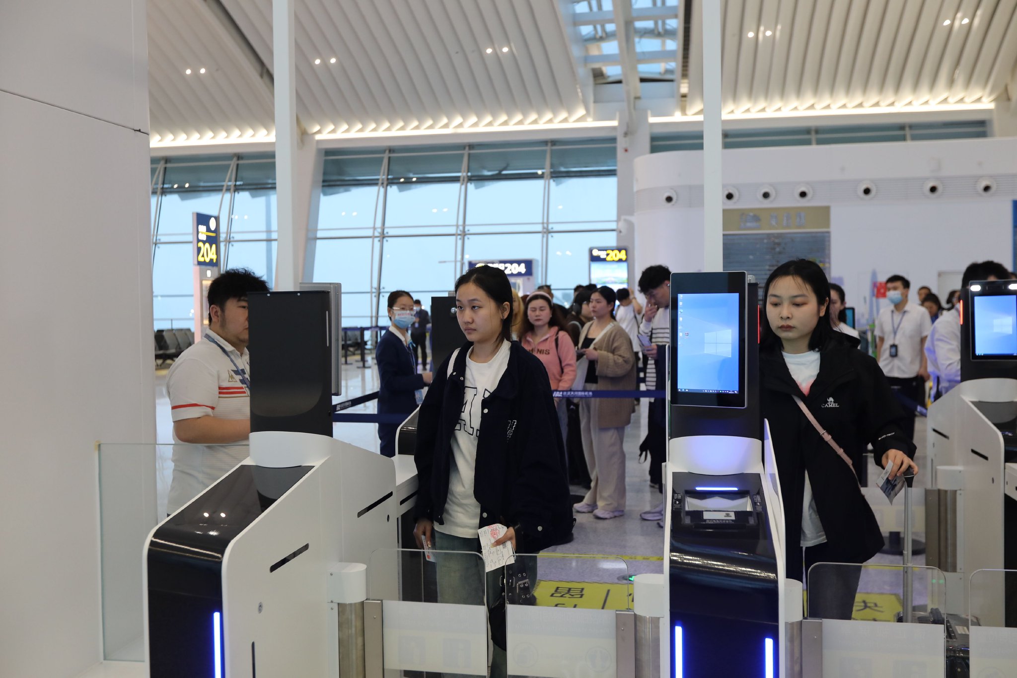 旅客在武漢天河國際機場自助通行。 受訪者供圖