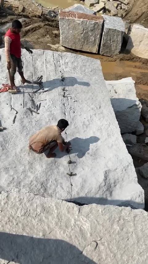 原始的石材开采方法，简单实用