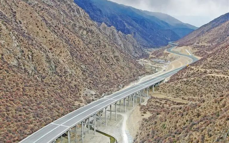 即將通車的西藏S5線快速公路。圖/