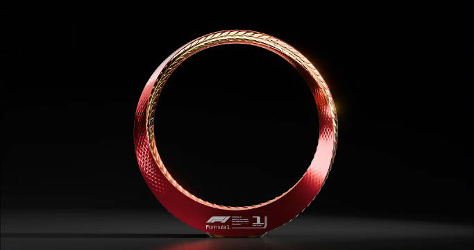 冠军奖杯，融入了F1传统荣誉象征“月桂花环”的经典形象，今年恰逢中国龙年…