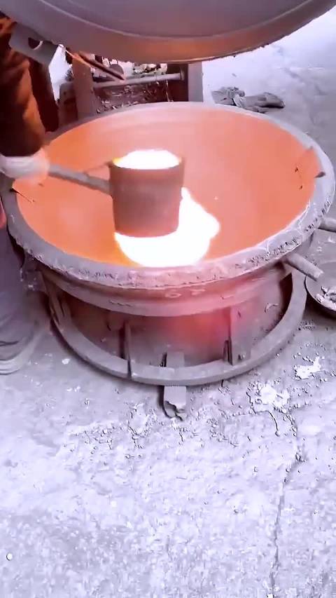 农村用的大铁锅就是这样铸造的