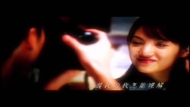 韩国组合 KISS 的歌曲《因为是女子》，MV 讲的是一个摄影师的爱情故事…