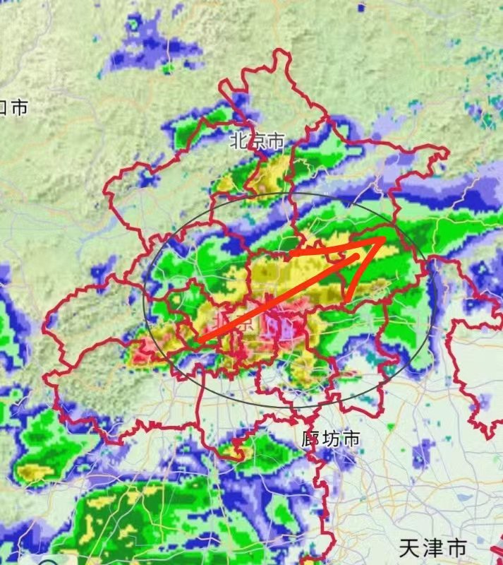 圈內雨雲向東北方向移動，預計這波雨雲移出北京得半小時左右。受訪者供圖