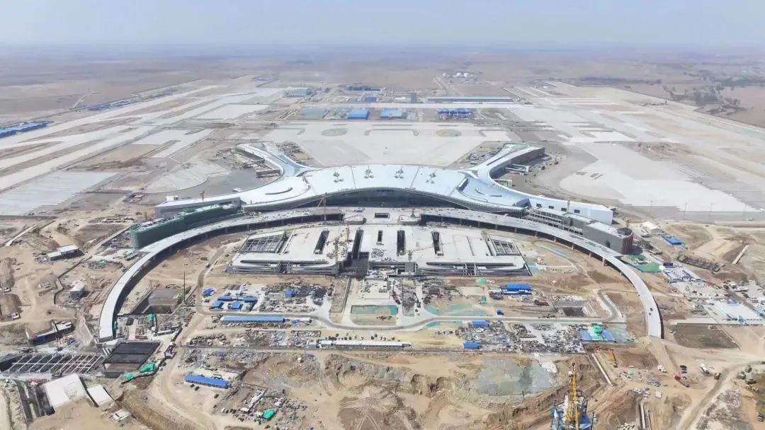 建设中的呼和浩特盛乐国际机场。(图片来源:人民网内蒙古)