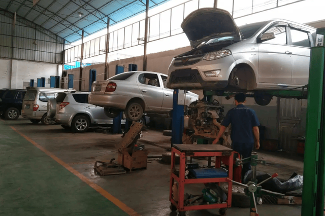 图为以潘某为首的保险诈骗犯罪团伙经营的汽车修理厂。(天津市公安局经侦总队供图)