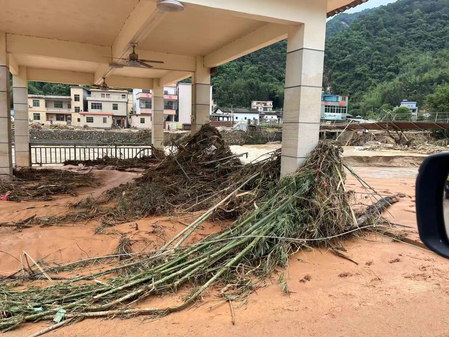 4月22日，洪水過境後的江灣鎮。  受訪者供圖