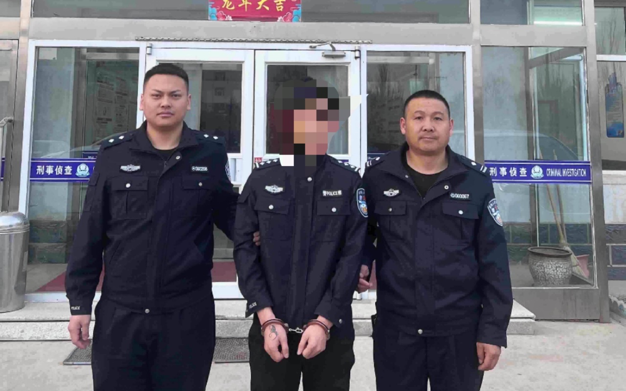 韓某某多次冒充人民警察身份招搖撞騙，目前已被依法刑事拘留。 圖源：內蒙古警方