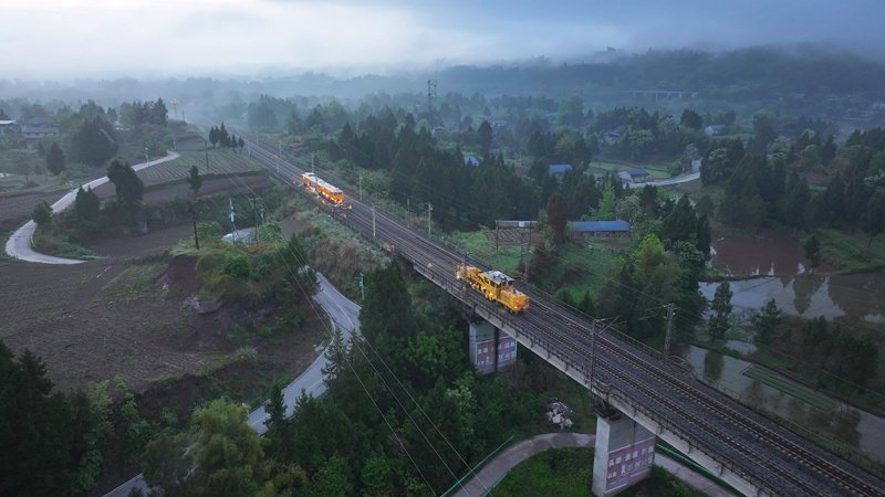 襄渝、达成铁路2024年第一阶段大修集中修圆满收官