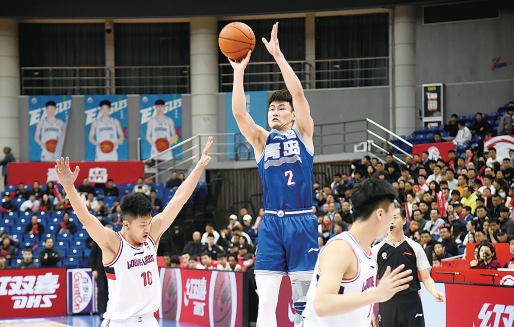 国信助力青岛打造国内一流的CBA篮球俱乐部。资料图片