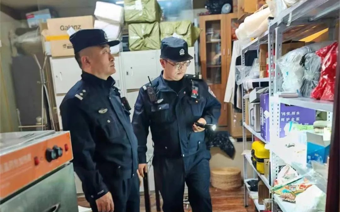警方進行行業安全檢查。圖源：北京市公安局朝陽分局