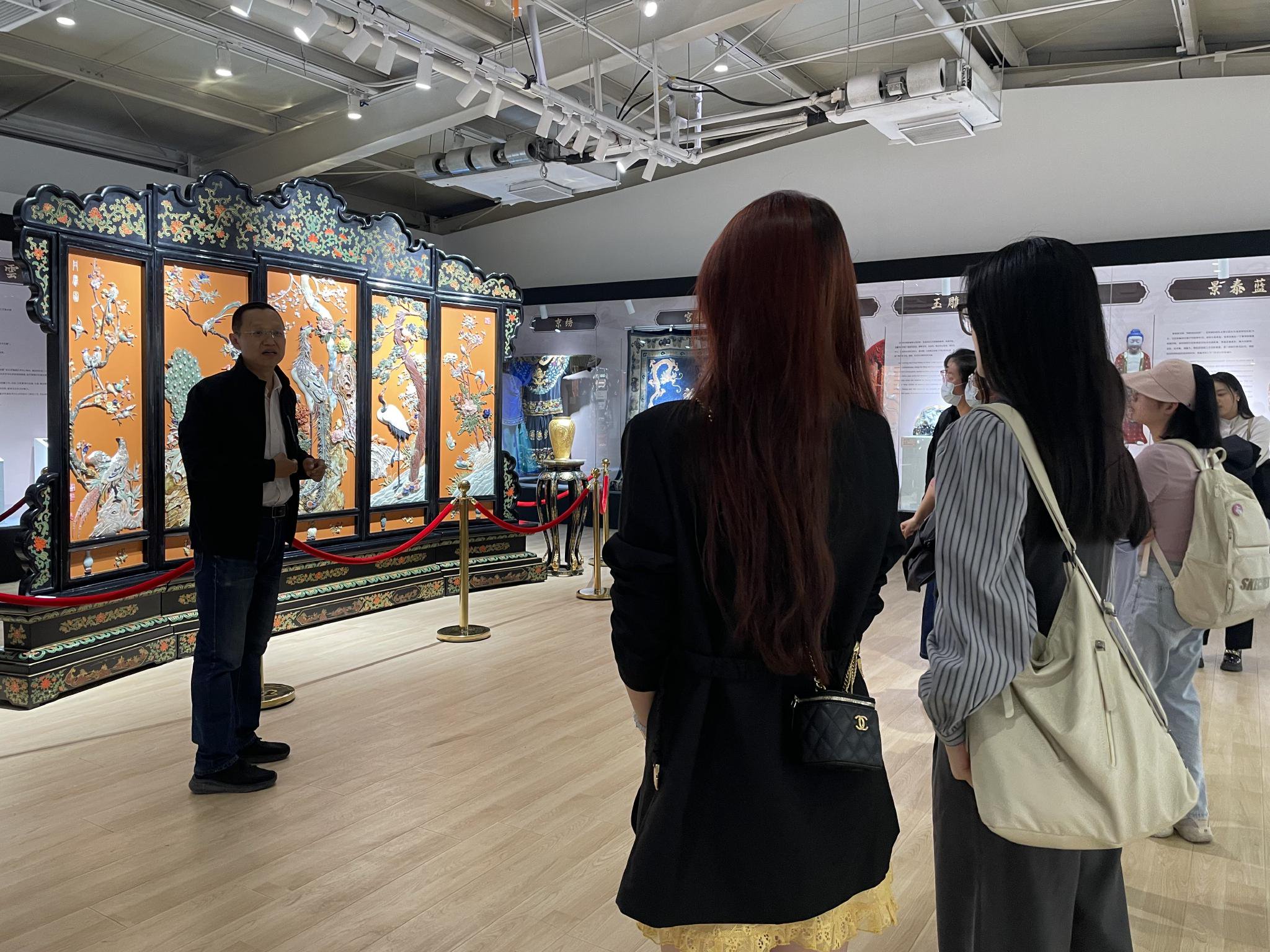 同學們參觀北京展廳。新京報記者徐彥琳 攝