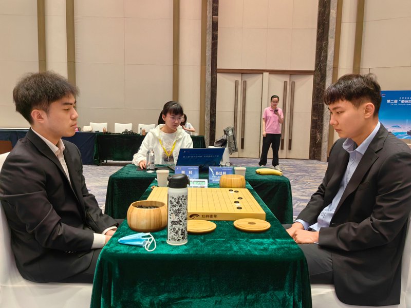 组图：世界围棋公开赛8强赛开赛 辜梓豪对阵日本女棋手上野爱咲美