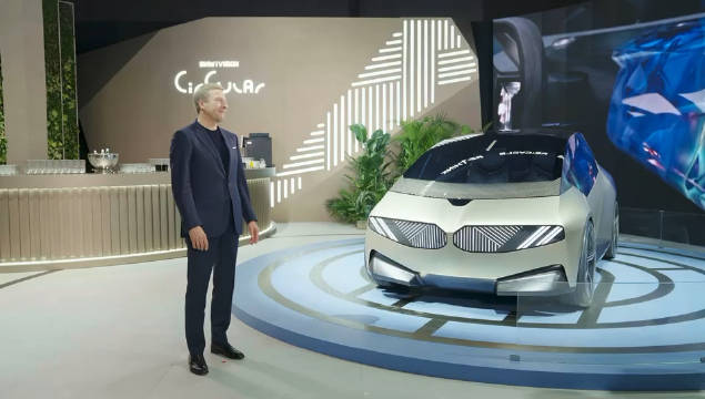 昨晚，宝马集团之夜数字舞台星光璀璨，新世代X概念车闪亮登场！