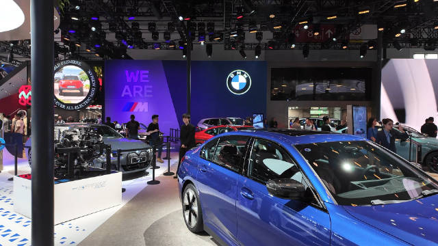 宝马展台轻松逛一逛