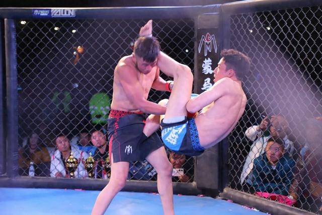 自由搏击综合格斗完整版 df3e-15988b3d83cbb8df62355ee8ed7ccb64.jpg