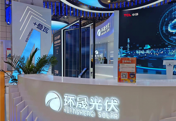 2024济南光伏展上的TCL中环;赶碳号摄