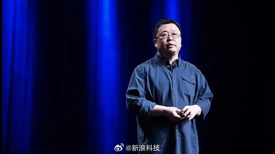 罗永浩吐槽北京车展CEO们亲密互动：看不懂，感觉很怪