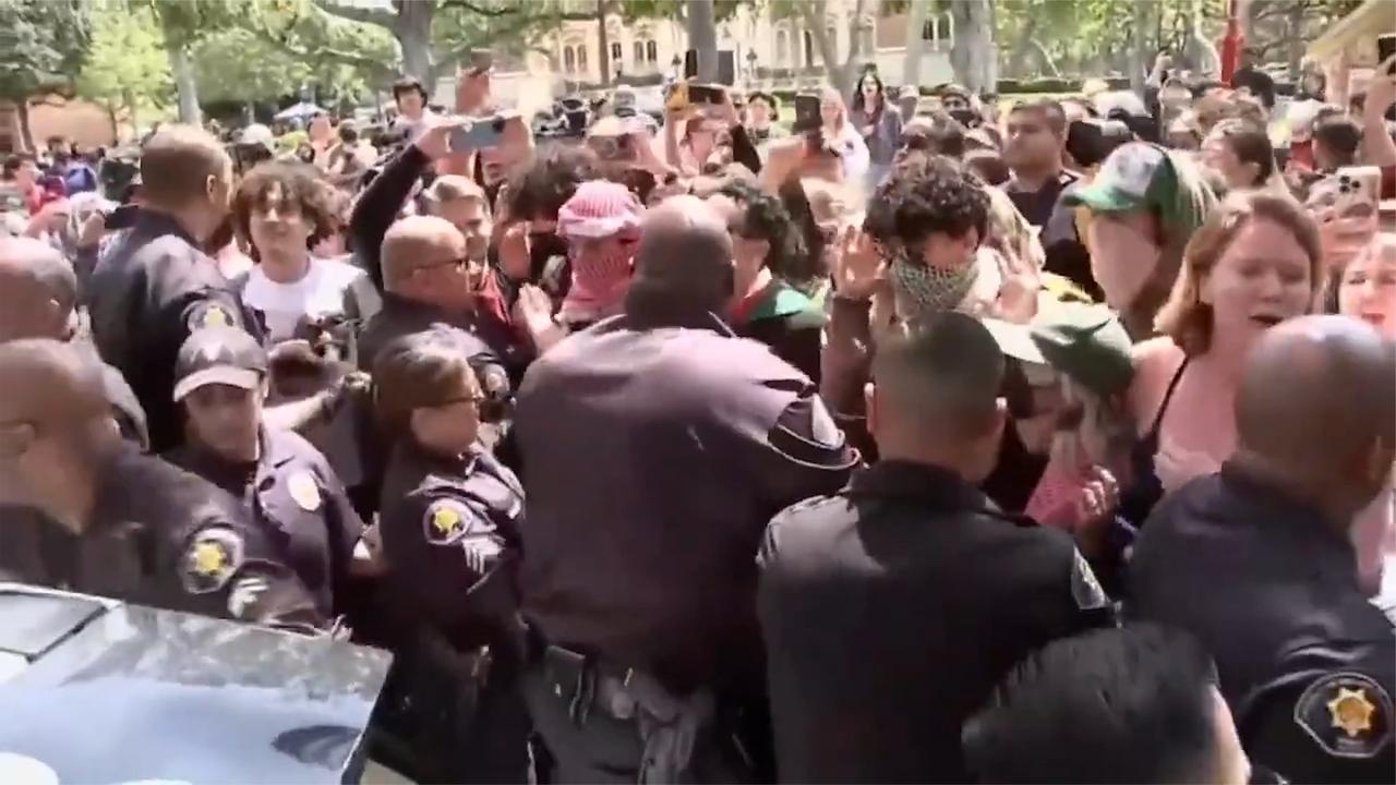 美高校挺巴抗议千人被捕