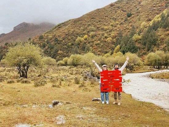     徐立珍、侯乃斌夫妻在旅行途中的照片。受訪者供圖