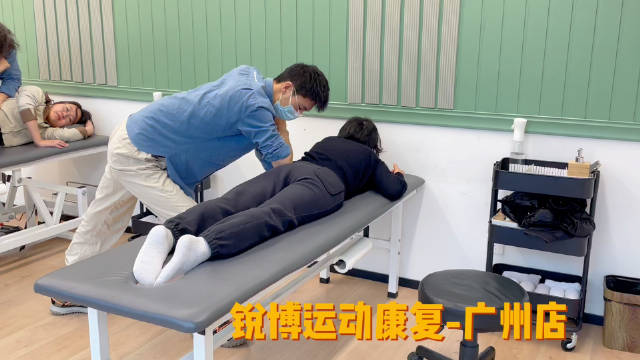 在广州店治疗的朋友，腰突腿疼臀部疼痛，尤其是每天早上起来时症状最严重…
