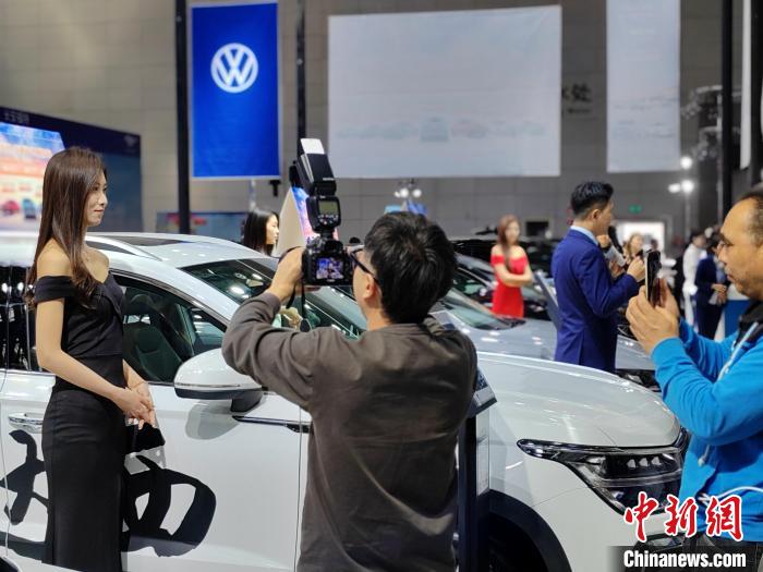 首届乌鲁木齐国际汽车展览会启幕