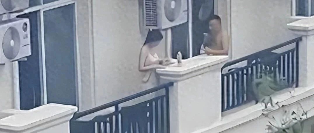 女子穿睡衣阳台打扑克被邻居偷拍成视频发到网上，发引争议，网友：太过分了！