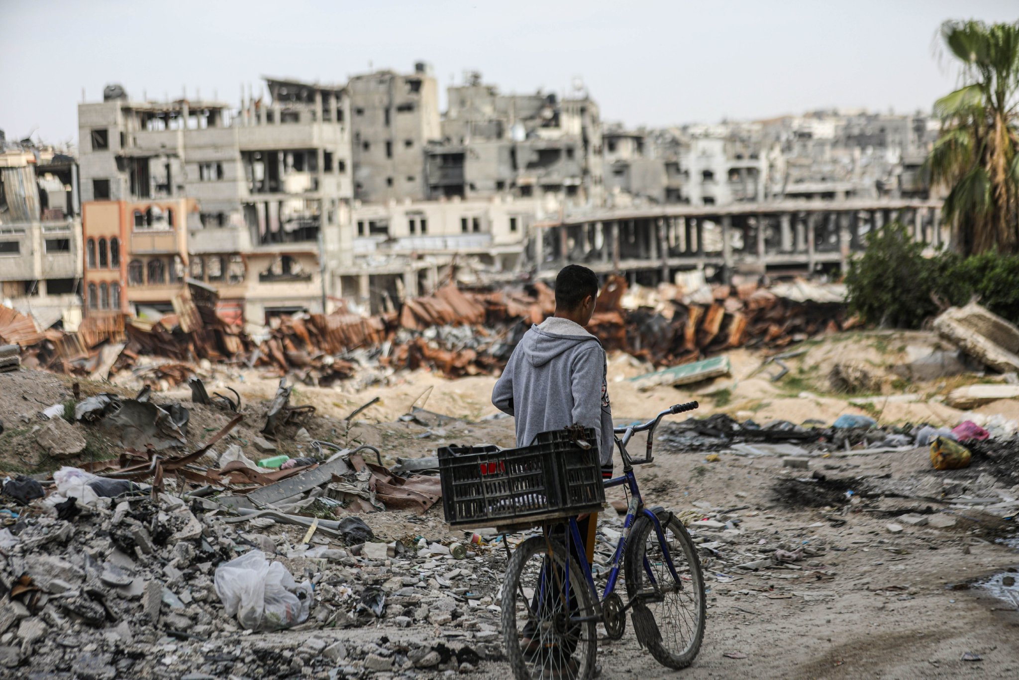 5月2日，加沙城，城市因以軍數月襲擊變為廢墟，巴勒史丹人艱難求生 圖片來源：東方IC