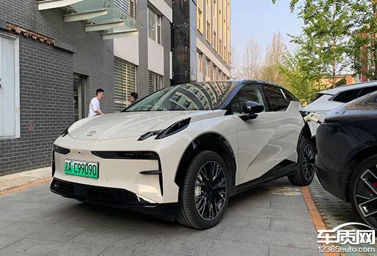 极氪新款2024 a932-61fd3a24a210375f048e7745902a059f.jpg