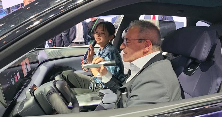 出海记丨爱上中国车