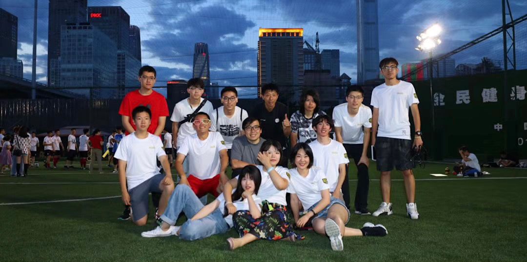 2019年北高杯組委會成員與工作人員合照（前排右一：劉一鶴、前排左一：徐澤惠）。  受訪者供圖
