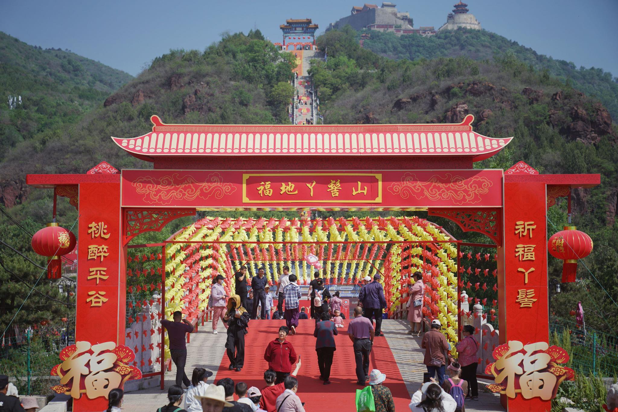5月8日，第三十五屆丫髻山廟會在北京市平穀區劉家店鎮開幕。新京報記者 薛珺 攝