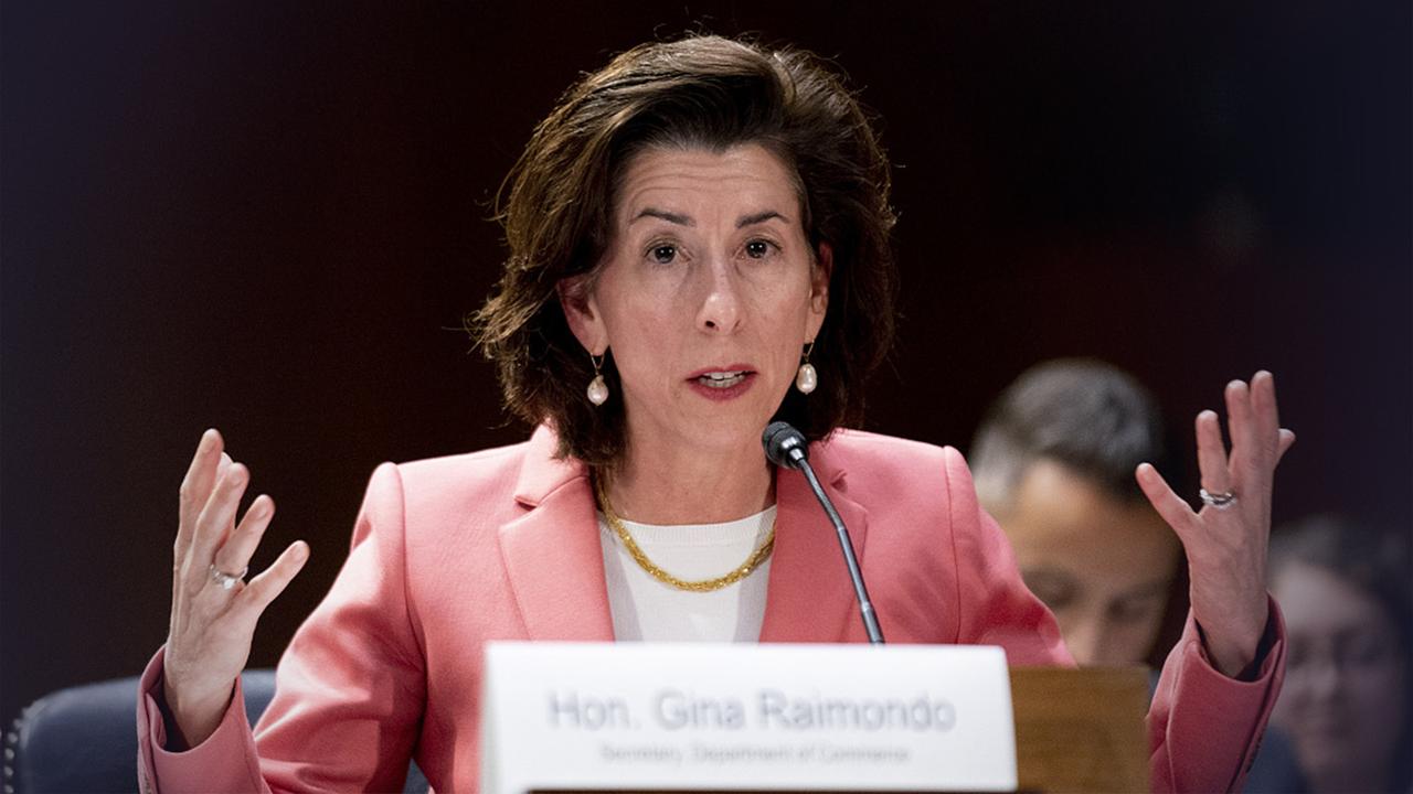 雷蒙多声称美国可采取“极端措施”禁止中国联网汽车进入美国