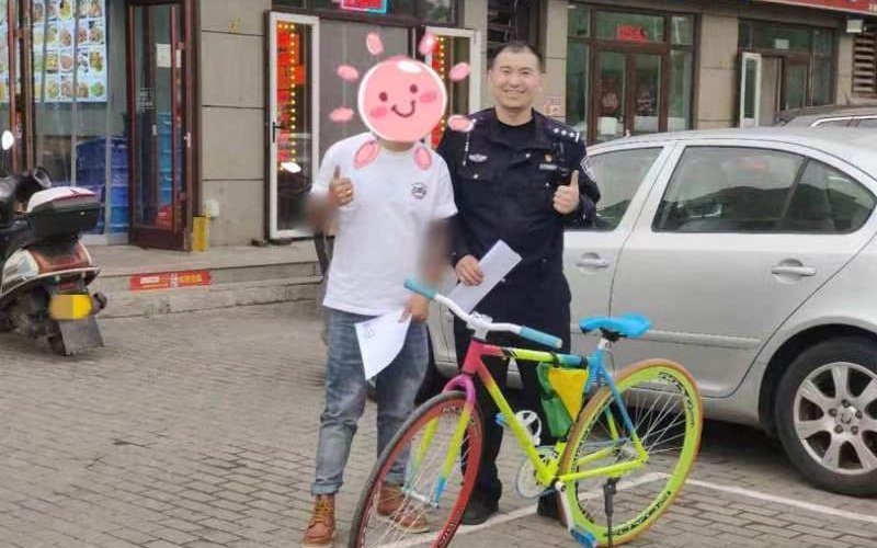 民警為事主發還被盜單車。圖源：北京市公安局大興分局