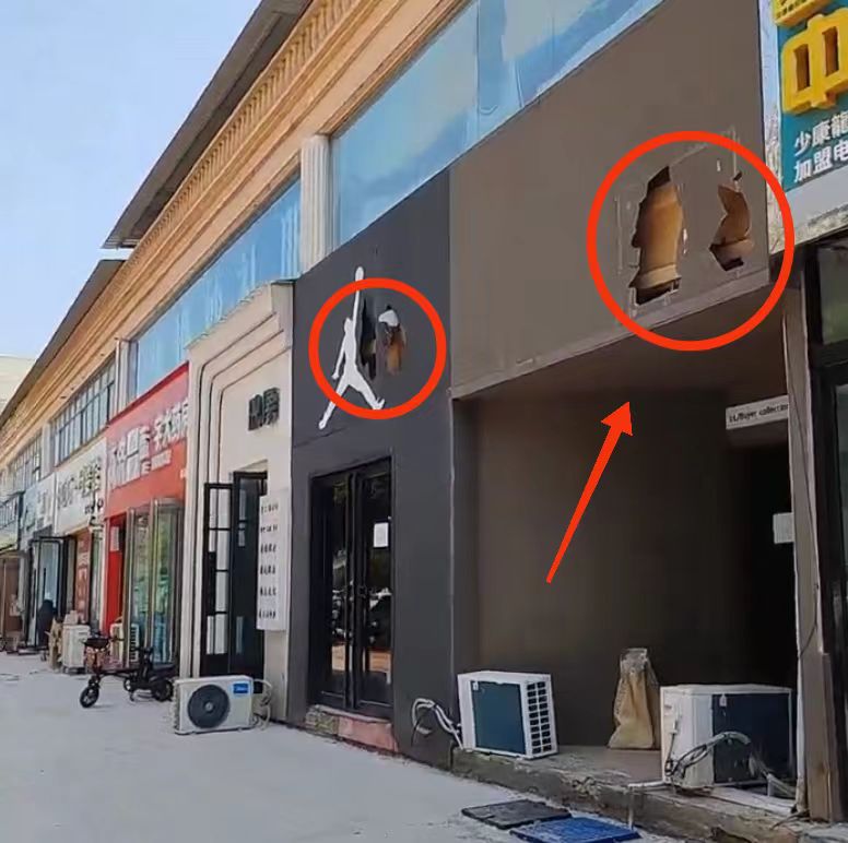 店舖招牌被毀。圖源：網傳影片截圖