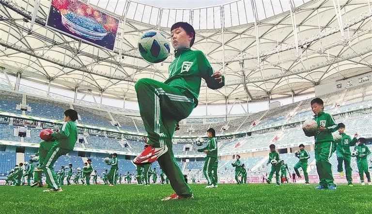 秦皇岛有花式足球表演吗,秦皇岛有花式足球表演吗现在