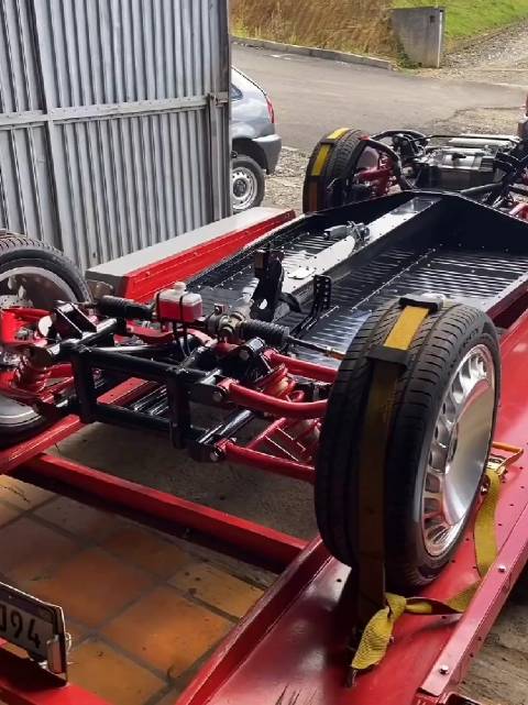 前后双叉臂后驱底盘