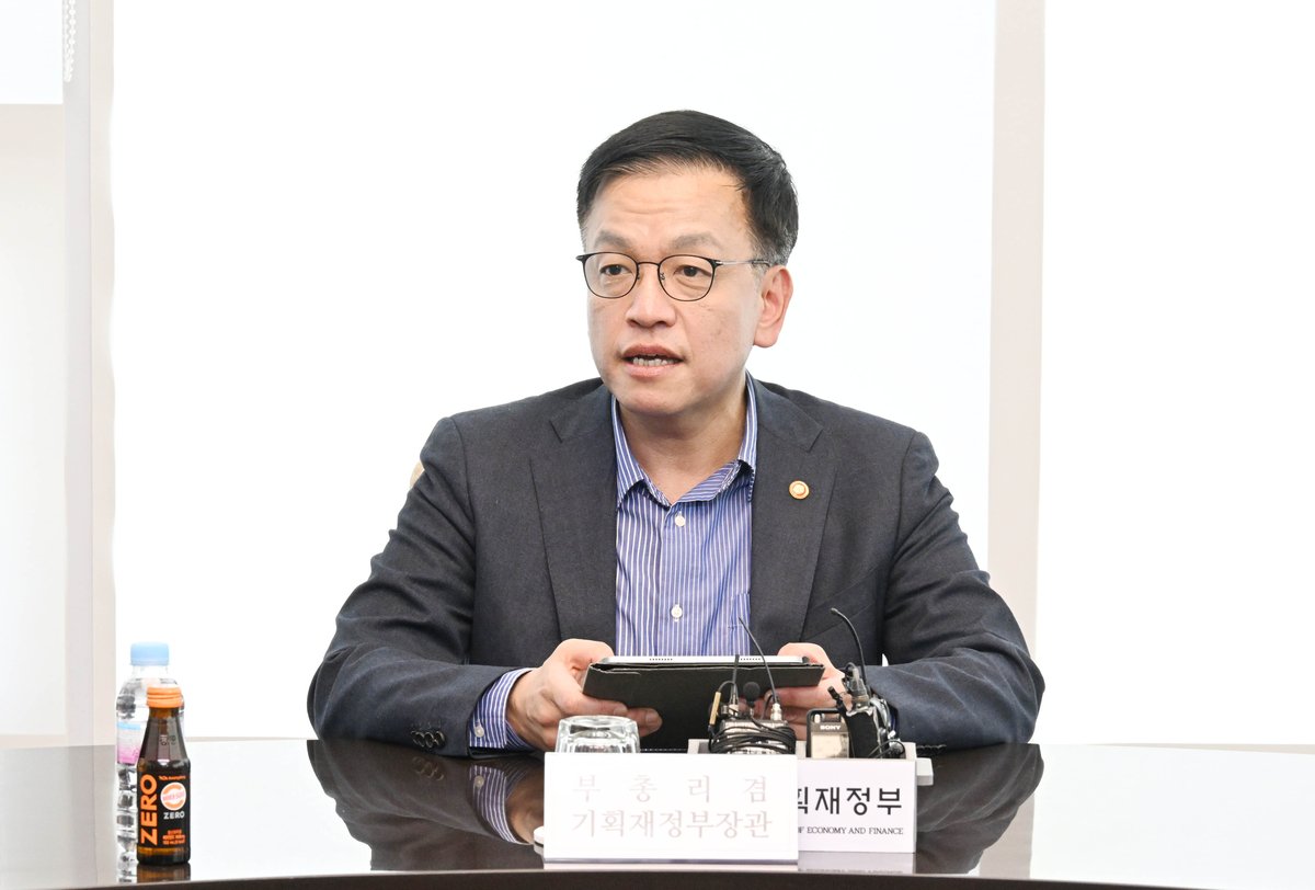 當地時間5月10日，南韓經濟副總理兼企劃財政部長官崔相穆在半導體業界座談會上發言。（圖源：南韓企劃財政部）