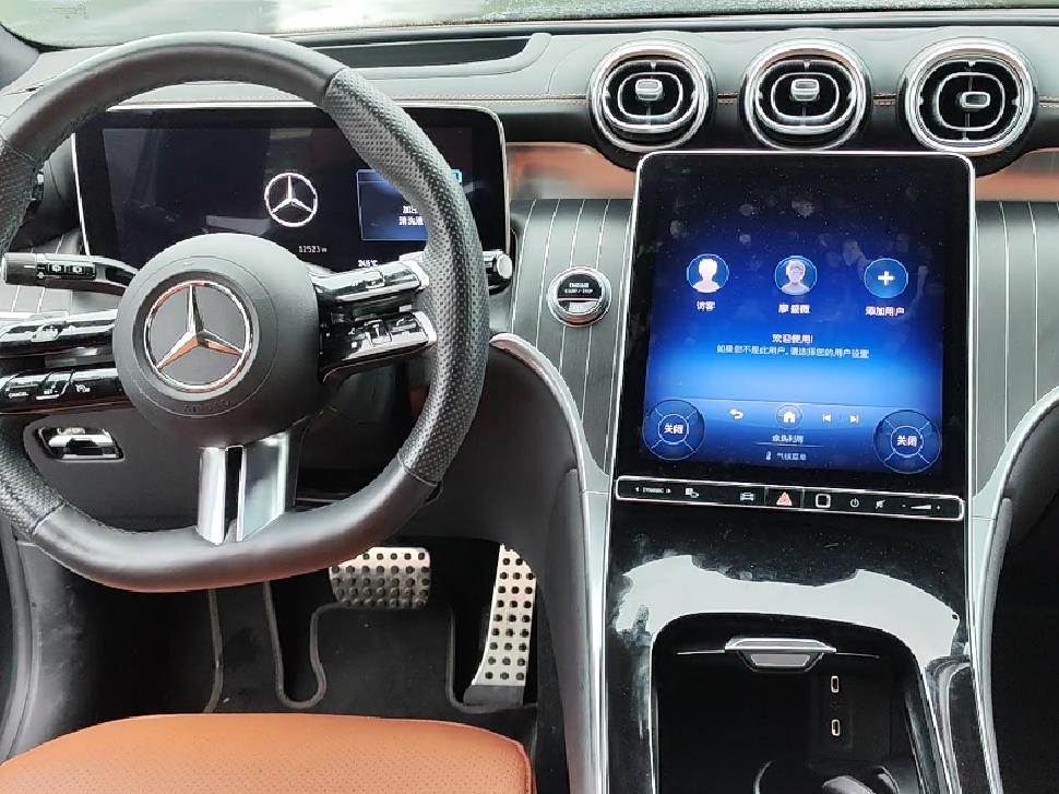 奔驰GLC实拍，产品力比理想L7小鹏G9差多了？奔驰glc 理想L7