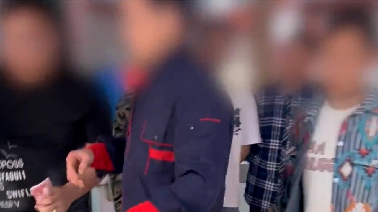 博主举报“鬼秤”遭抢摔手机