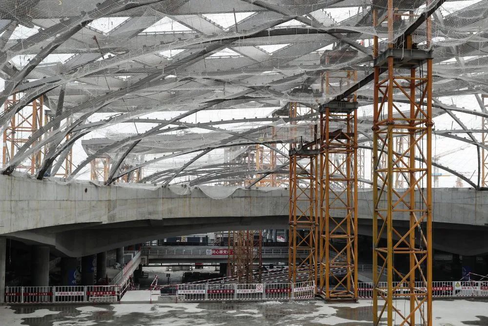 这是2月27日拍摄的北京城市副中心站综合交通枢纽工程建设现场。新华社记者 单宇琦 摄