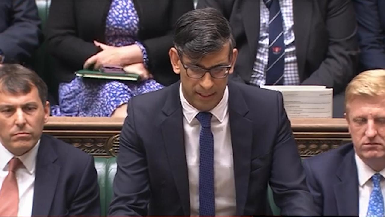 英首相为污染血丑闻道歉