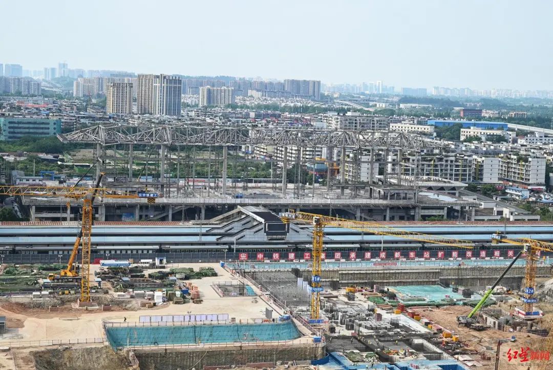 ↑5月21日,成都站扩能改造施工现场